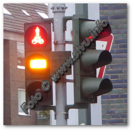 Fußgängerampel mit Gelbphase