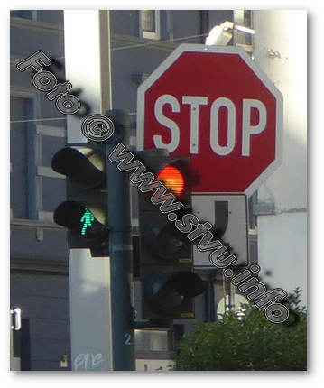 Stoppschild an Ampel