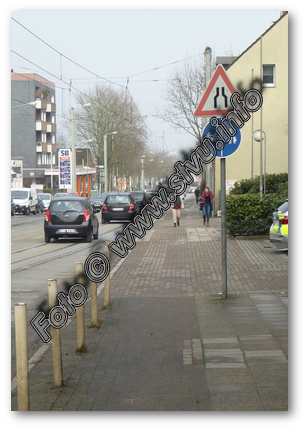 Fußgänger auf Radweg