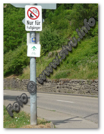 Nichtoffizielles Verkehrsschild Nur für Fußgänger