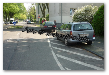 Falschparker auf Sperrfläche