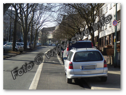 Zugeparkter Radfahrstreifen